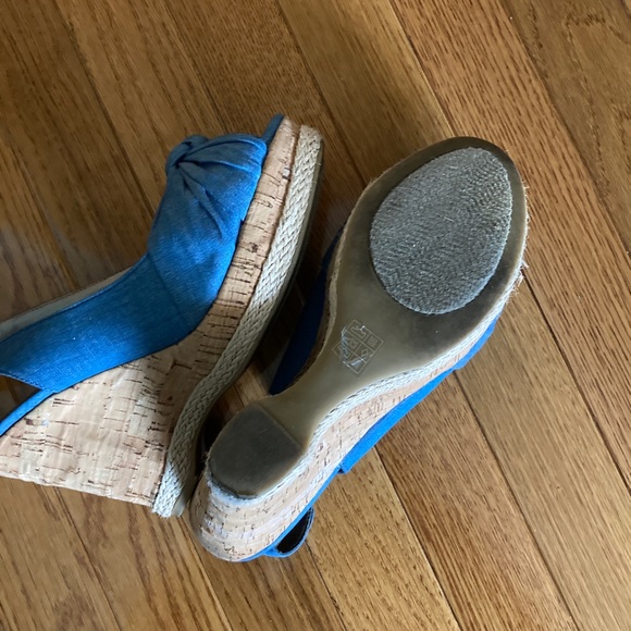 Women’s Blue Platform Wedges W9, 4.75 inch heel - Picture 4 of 6